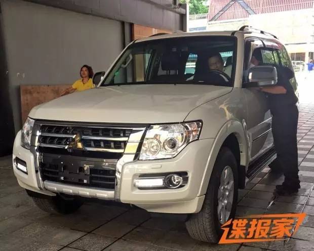 奥迪全新旗舰SUV，比Q7大一圈，车灯一亮秒杀全场