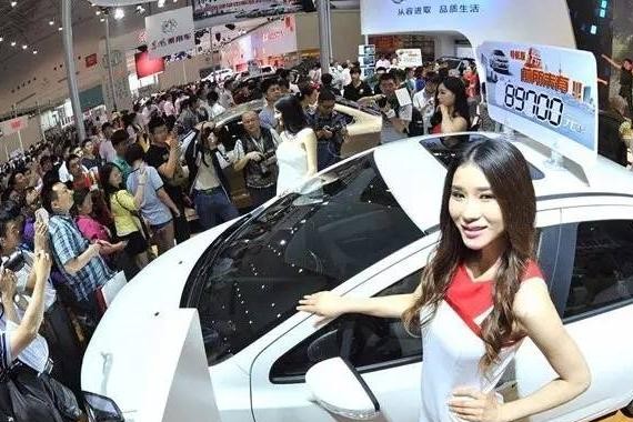 谁说中国没性能车,长安推出一款钢炮,秒杀了宝马1系!