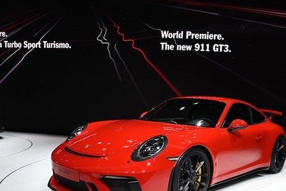 豪车美女遍地有！来成都车展不看这个馆就白来了！