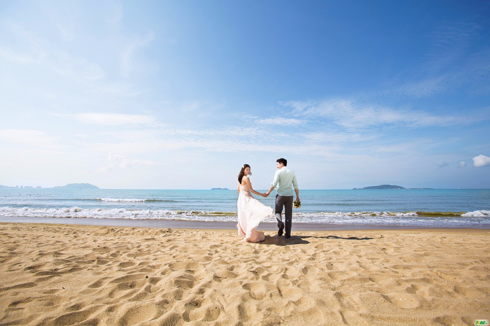 沙滩婚纱照