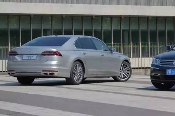 试驾丨大众两代顶级车是这样擦出火花的  辉昂VS辉腾