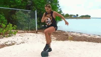 更是被杂志邀请拍摄封面 ▼ 所谓穿衣显瘦 脱衣有肉的好身材 都不可能