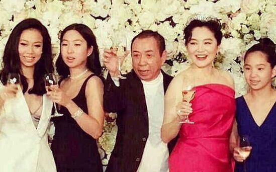 63岁气质犹存！曾拒绝成龙，高龄生子，毅然隐退（组图） - 5
