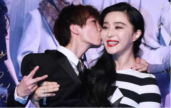 摸杨幂胸,吻范冰冰,搭林志玲,郭敬明女人缘也不