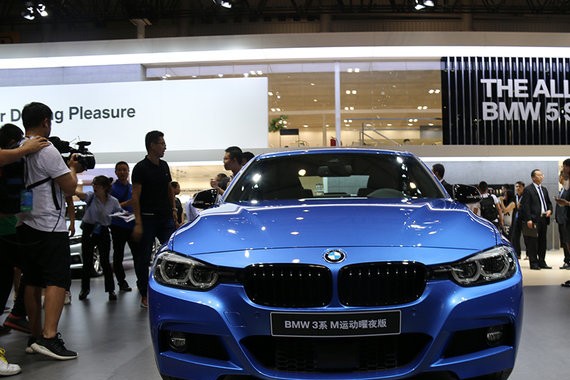 2017成都车展：宝马3系M运动曜夜版亮相