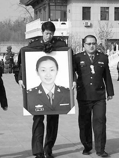 莫科近照：曾因爱妻离世一夜头白，娶蝶后今儿女双全