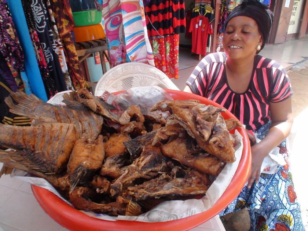 游非洲坦桑尼亚石头城海鲜市场,夜市狂吃美味