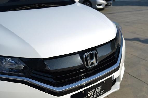 7万出头三厢版飞度，1.5L地球梦油耗3毛，但没人买