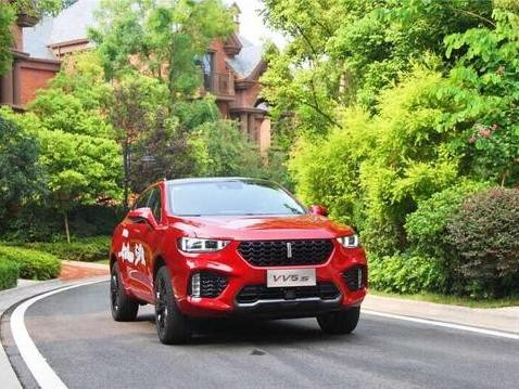 在试驾中挑逗发动机  VV5s反应很灵敏