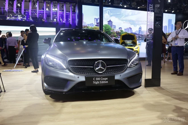 2017成都车展:奔驰C300轿跑璨夜特别版