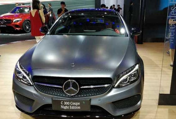 暗夜伯爵 奔驰C300轿跑车璨夜特别版亮相成都车展