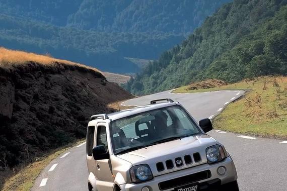 世界上最接近完美的硬派SUV，就是一小号奔驰G