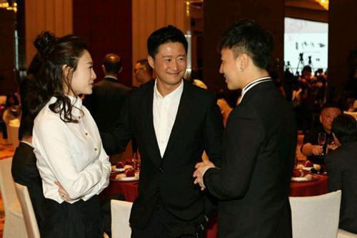 释小龙偶遇吴京,一脸羡慕,你离成功只差一个好老婆!