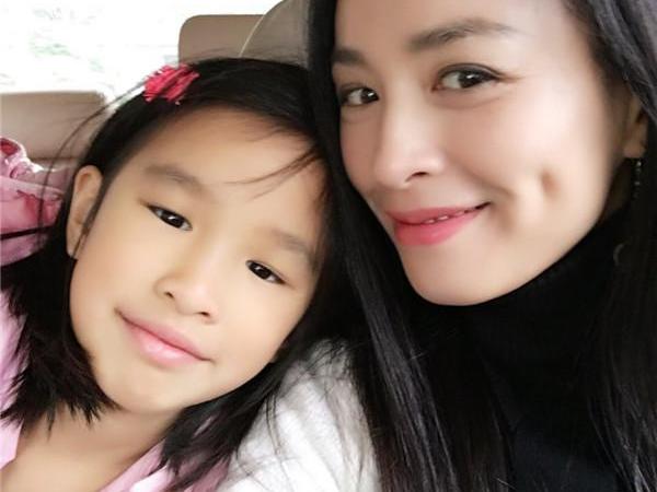 林瑞阳离婚12年了,前妻生的和张庭试管孩子差距很大
