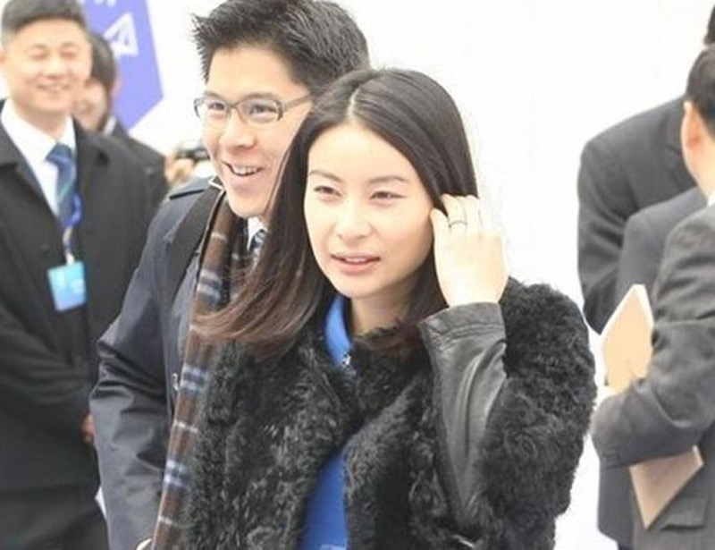 36岁郭晶晶与美女同台，被说丑，可气质差距一目了然