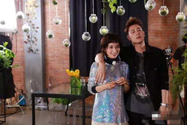 吴昕和潘玮珀真的有事情,杨丞琳嫌弃的抱怨. 来