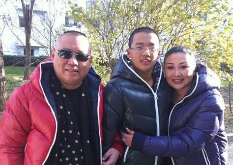 44岁郭德纲二婚妻子美爆，俩儿子差19岁，二儿帅炸天