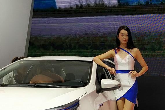 成都车展就属丰田最厉害，美女堕入牦牛，传祺也不差