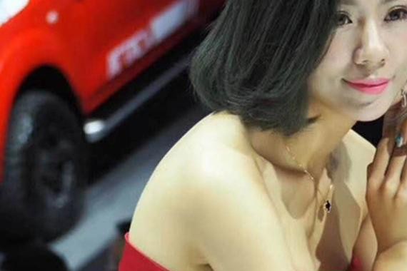 成都车展美女车模来一波，跑断腿也值得！