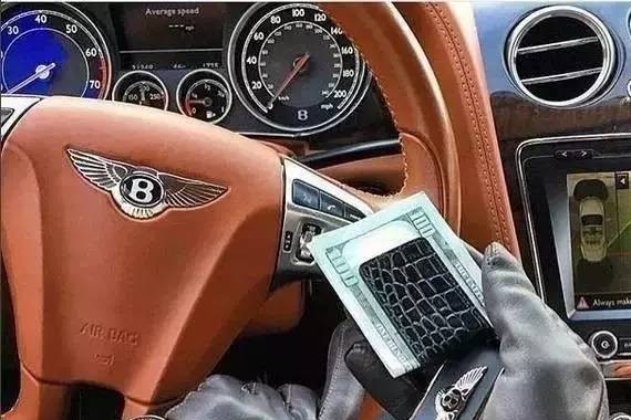 开好车不晒朋友圈，真是要憋死个人