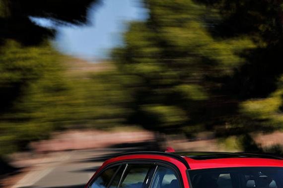 大众推销不了旅行车，还得让奔驰宝马来！