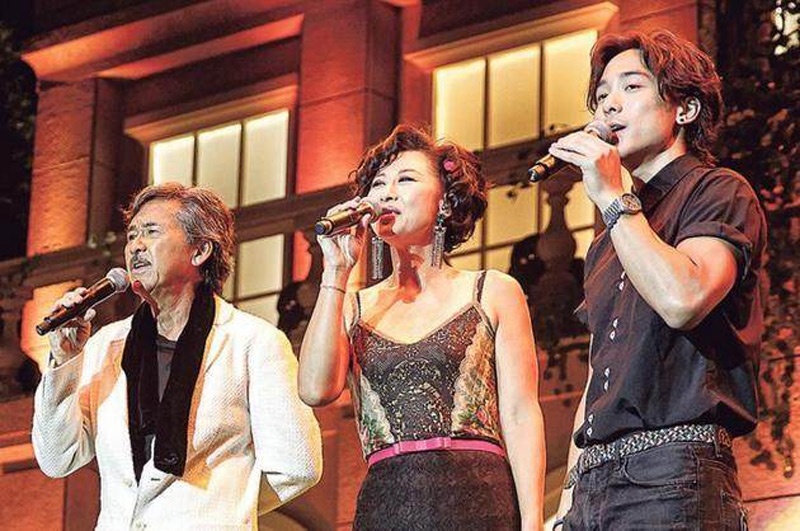 为叶倩文抛弃15年发妻，58岁却被背叛，网友：报应