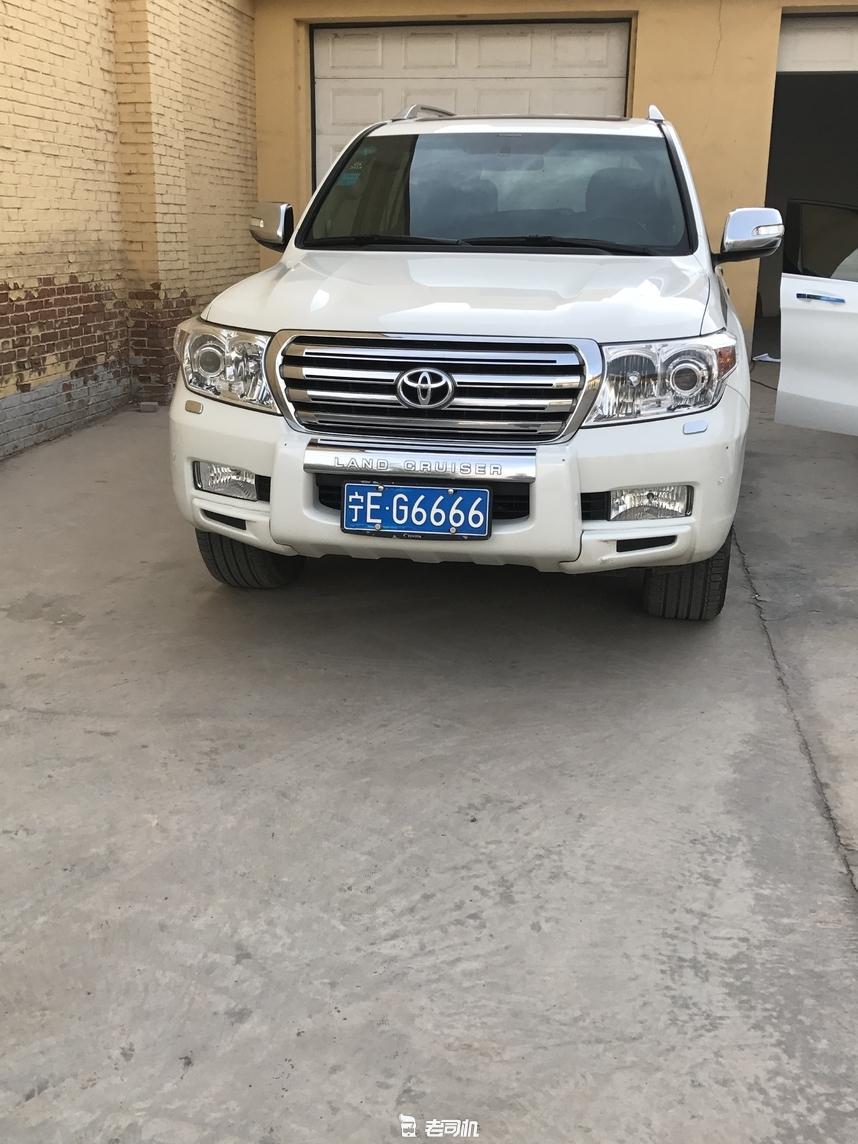 迷人的大书包,拿烤枪把v85.7的车标给烤掉了,低调