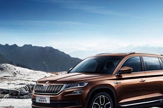 昨晚女友都在夸它的大空间 就是悬架太软太明显