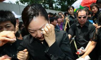 央视主持罗京去世8年，难以想象儿子成这般模样！