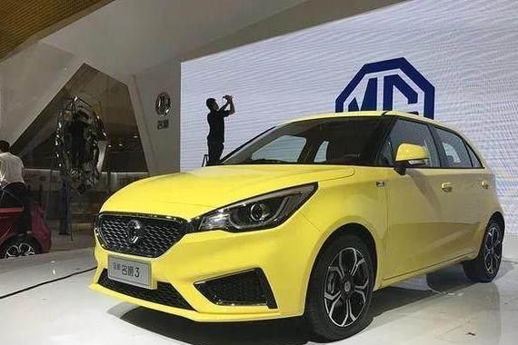 黑科技结束飞度时代! 油耗5.6L， 碾压高尔夫仅6万