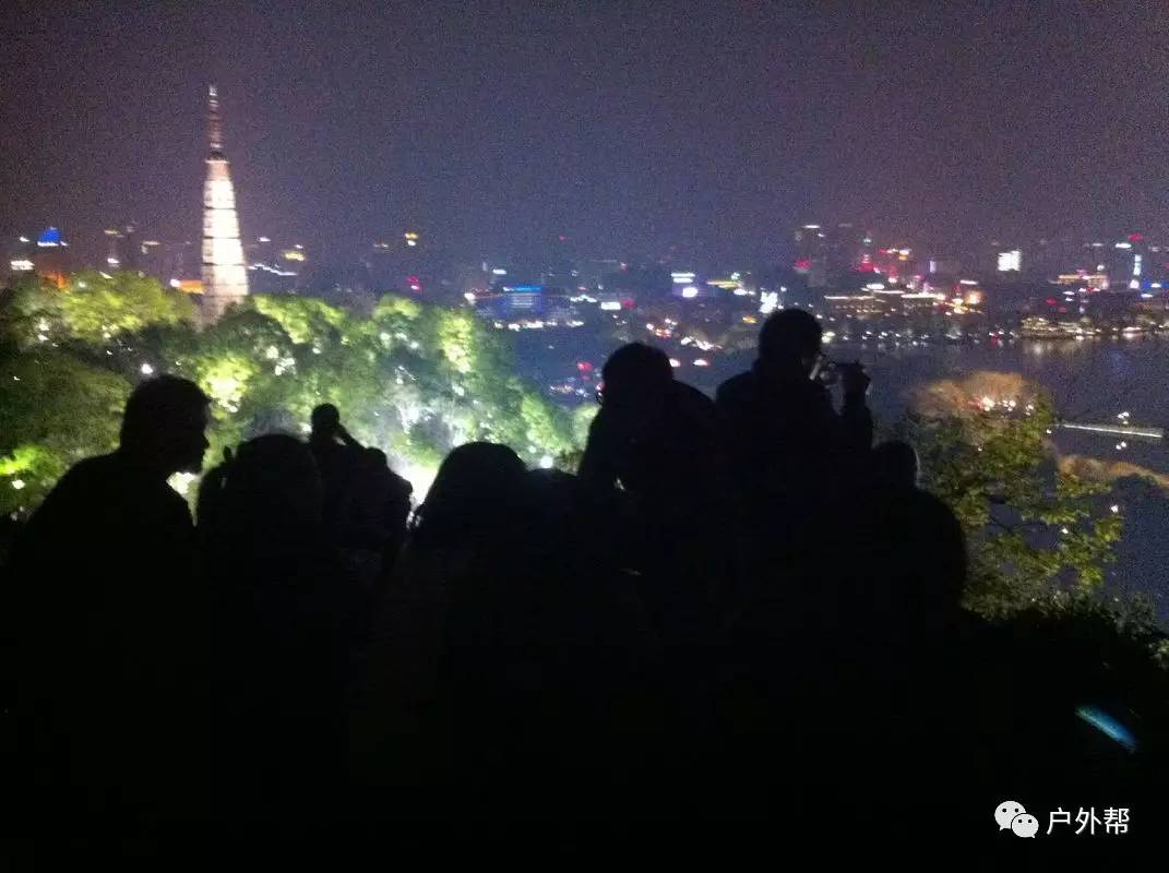 夜晚登山好危险 教你5招保护自己