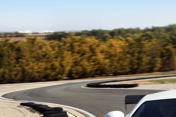 1100马力,2.5秒破百还15分充满，欧盟电动跑车就是牛