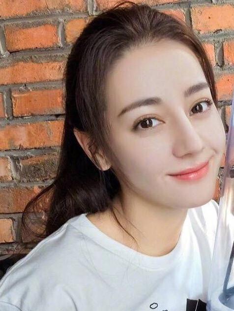 对于迪丽热巴澄清与鹿晗的关系,鹿晗之前就暗