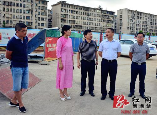 陈娟 实习生 王妮)8月28日下午,湘潭市雨湖区委书记王永红深入雨湖