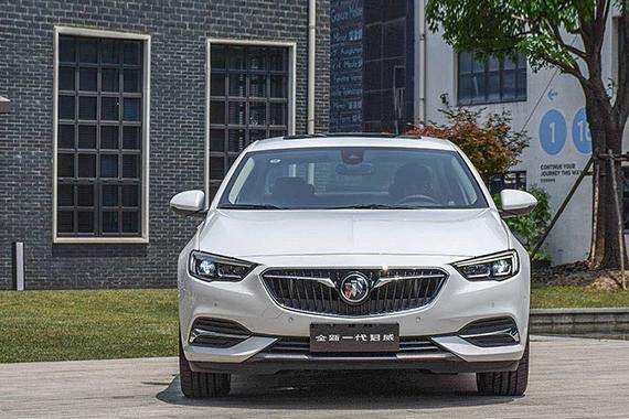 看这高端大灯你以为要50万 但其实这车只要20万而已