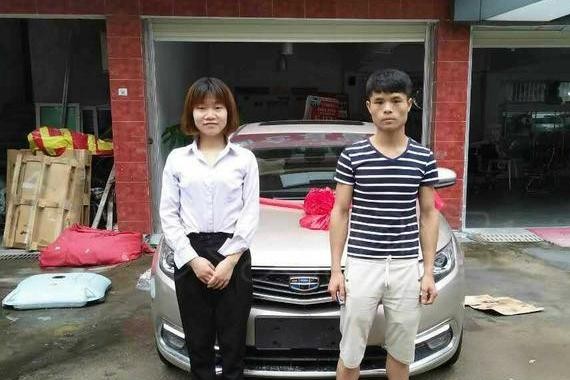 小伙花10万买了吉利，结果牵手美女销售，太值了！