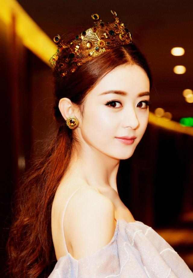 baby头戴皇冠美极了,但看到赵丽颖我惊呆了!