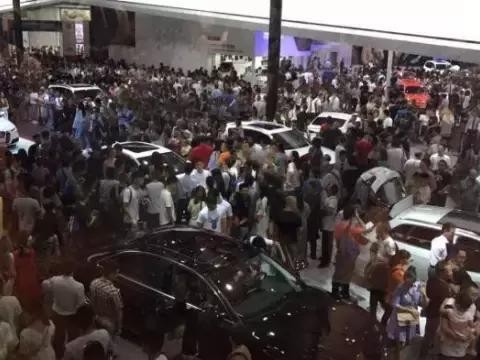 车展优惠多，为何选了更贵那家，这些“费用”太离谱