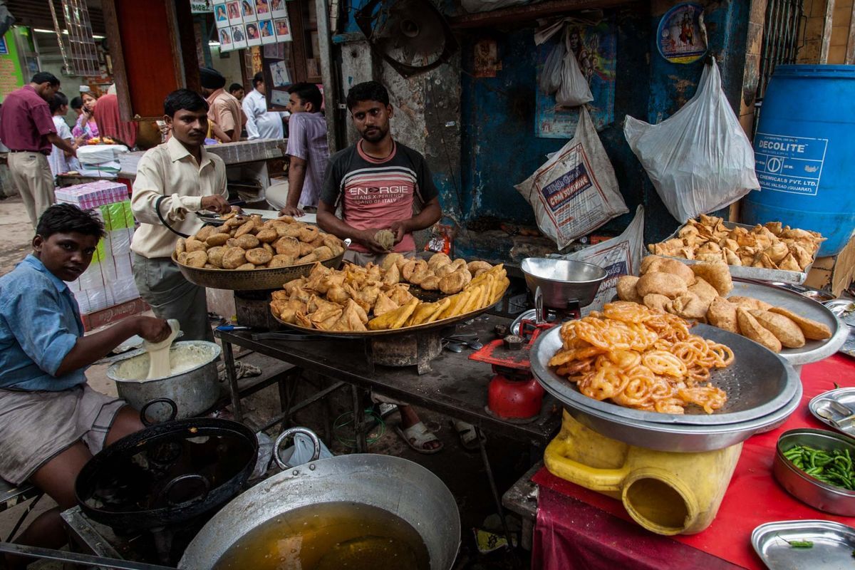 印度街头小吃,5元一份,男女老少都爱吃的美食