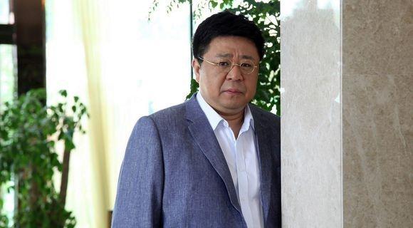 梁冠华近照，和钱雁秋张子健闹掰后，很多剧卖不出去