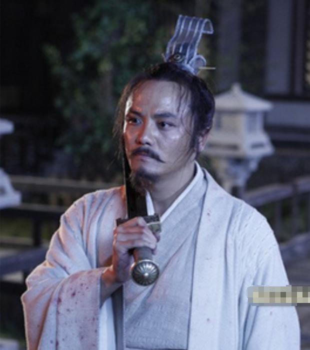 此人要砍头,刽子手却拔剑自刎,无奈之下只能自杀