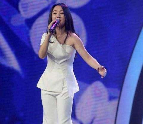 为何杨钰莹直接无人娶？看完这些照片连毛宁都摇头！