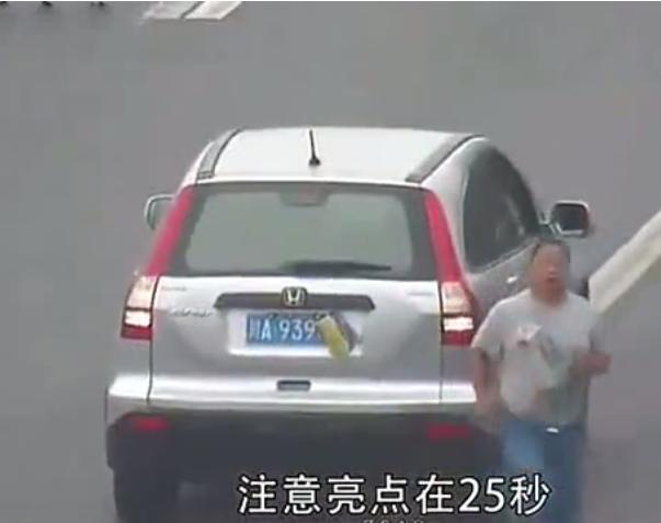 高速走错道,用纸遮挡号牌开始倒车,结果