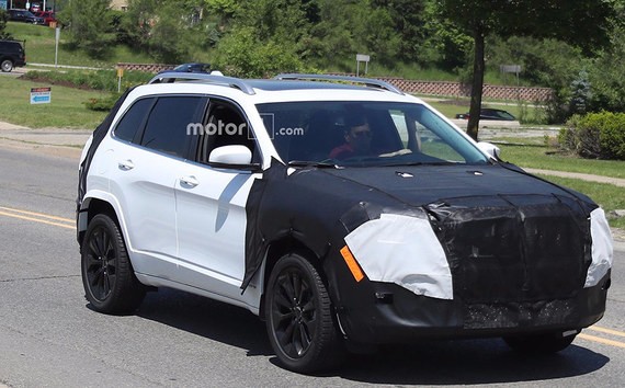 曝Jeep新大切诺基谍照 今年12月份亮相