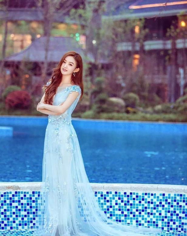 为何杨钰莹直接无人娶？看完这些照片连毛宁都摇头！