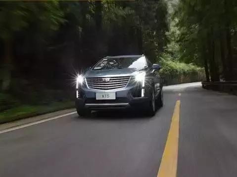 百公里油耗7.9L 试驾凯迪拉克XT5轻混动