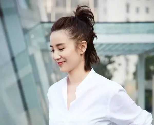 赵丽颖的小卷毛短发灵气又漂亮,你适合这款发型吗?