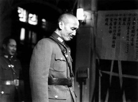 1932年毛主席和朱德做了項什麽決定？被國共兩黨同時嘲笑