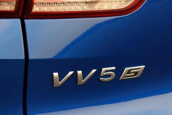 VV5s极限挑战比吉利更耐抗！6吨集装箱压顶没问题