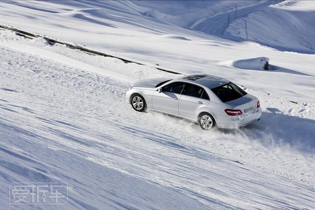 奔驰四驱系统这么低调,难道是越野太差见不得人?